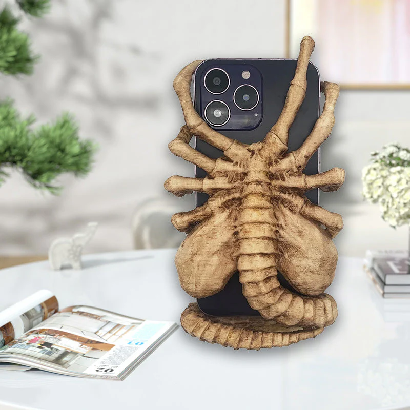 Horrible Facehugger Phone Holder - Image 7