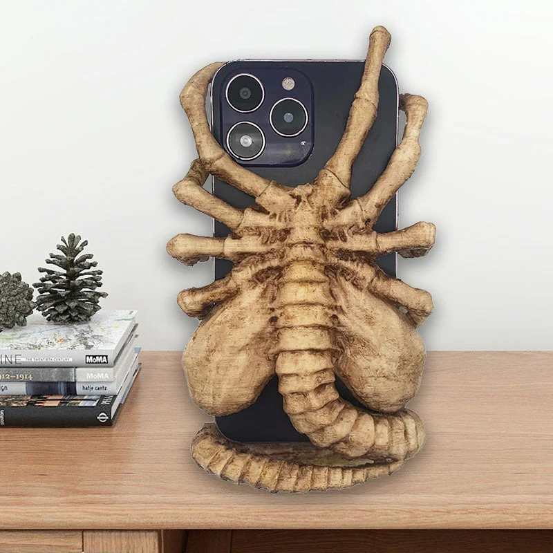 Horrible Facehugger Phone Holder - Image 9