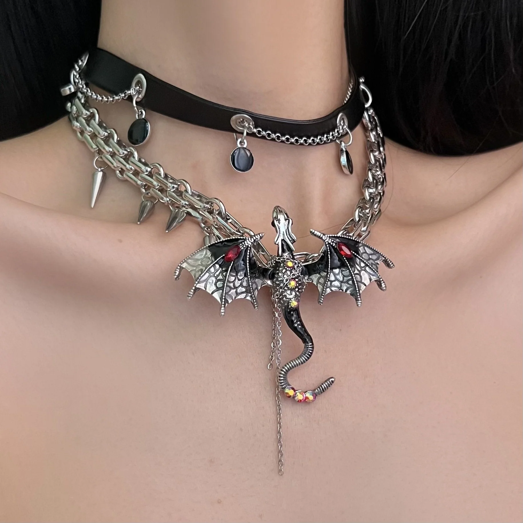 Imprisoned flying dragon necklace - Image 2