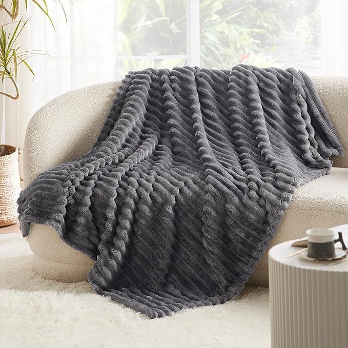 Striped flannel blanket - Image 10